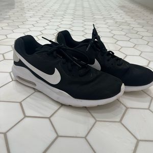 Nike Tennis Shoes
